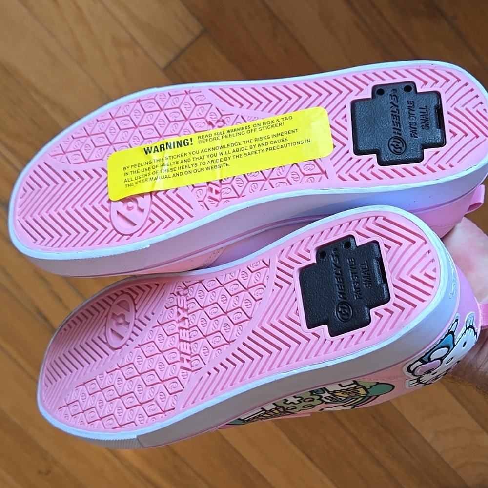 NWT Women's Pro 20 Hello Kitty Heelys in size 7 & in color Pink. - Picture 9 of 9